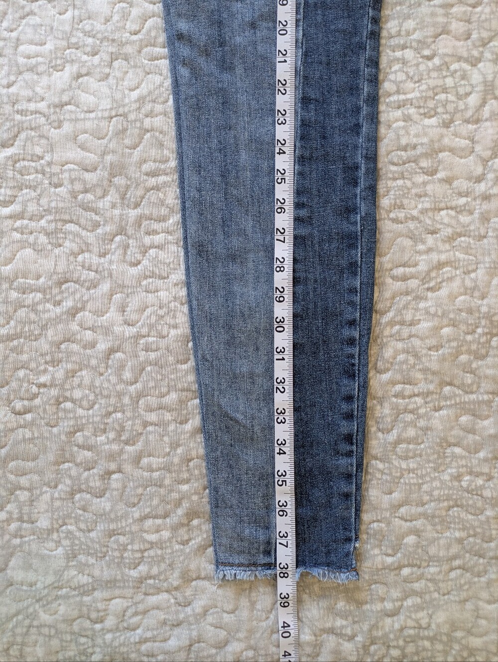 2/$10 Joe Fresh Light-Medium Blue Medium-Rise Skinny Jeans - Picture 5 of 15